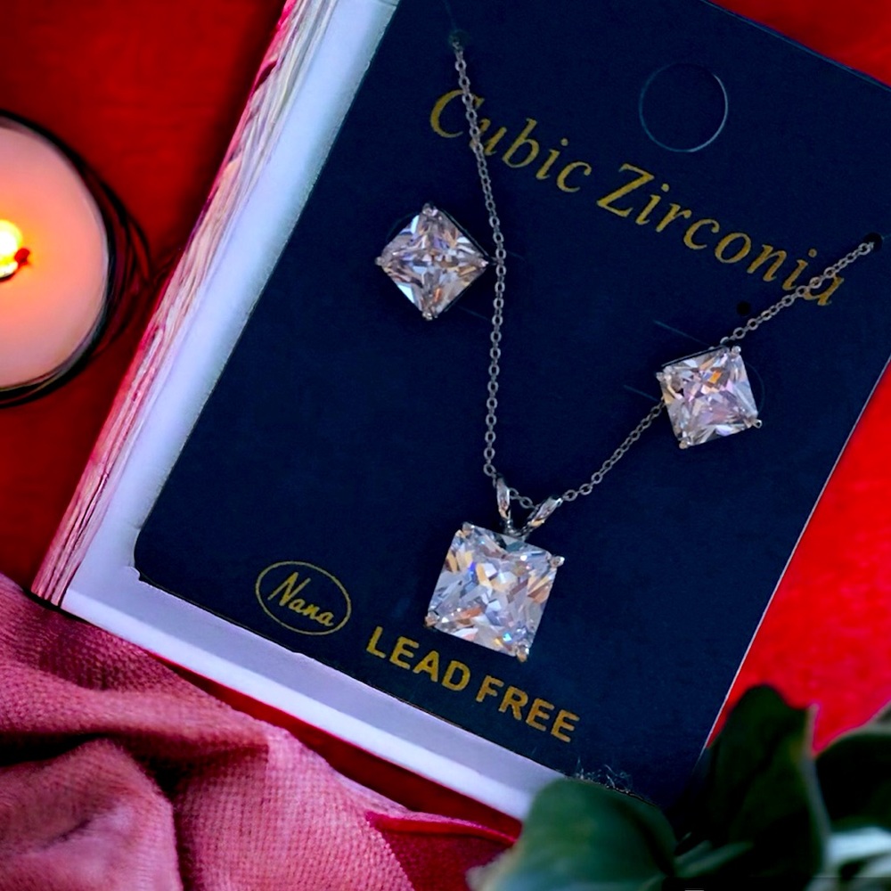 NWT Pretty Princess Cut Necklace & Earrings Set